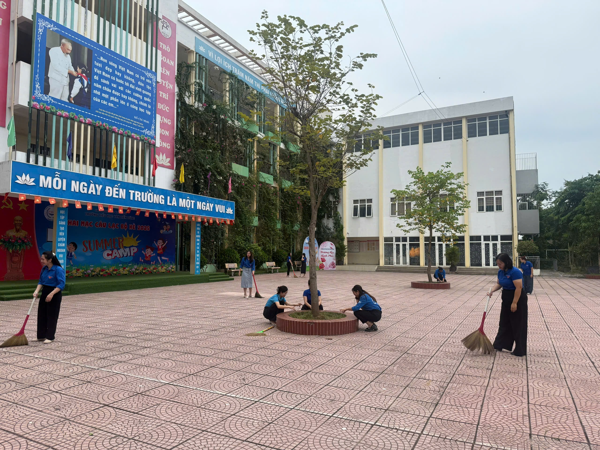 Chi đoàn trường Tiểu học Văn Tiến Dũng tích cực hưởng ứng chương trình "Ngày cuối tuần xanh - ngày vì cộng đồng"- Ảnh 1.