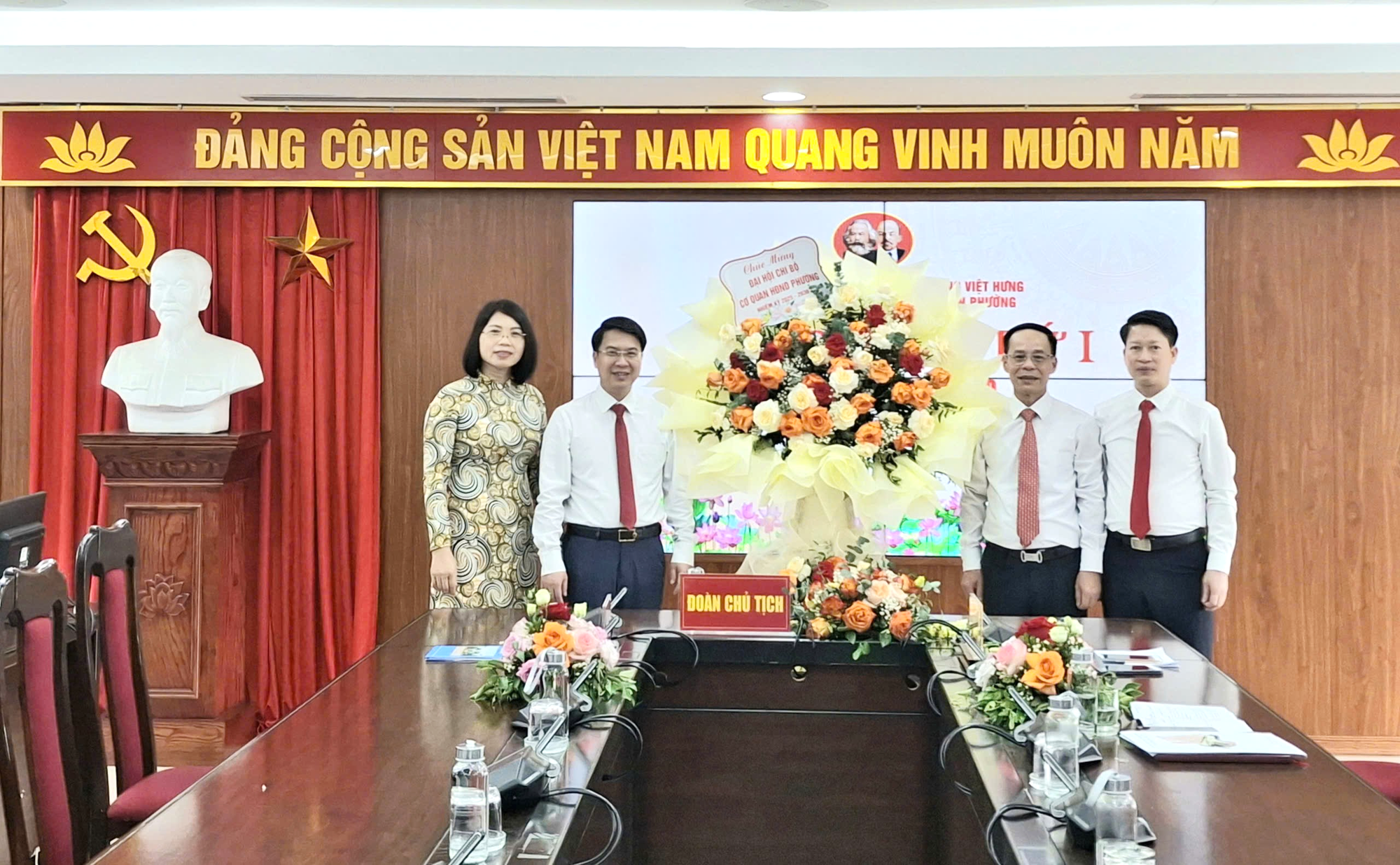 Đại hội Chi bộ cơ quan HĐND phường Việt Hưng lần thứ I, nhiệm kỳ 2025 - 2030 thành công tốt đẹp- Ảnh 1.