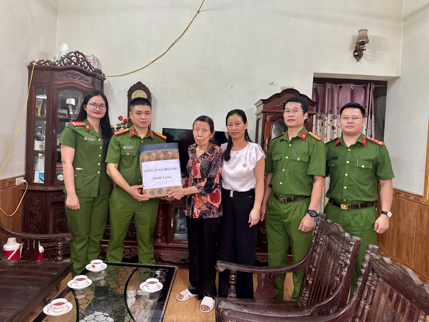 Công an xã Hoài Đức tổ chức các hoạt động kỷ niệm 78 năm ngày Thương binh-Liệt sỹ (27/7/1947-27/7/2025).- Ảnh 4.