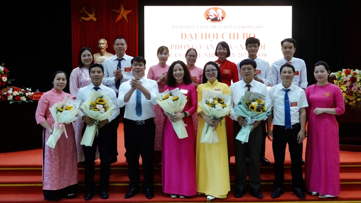 C:\Users\User\Desktop\HONG SON\T7\CT28.7\HN DH CB UBND\z6842984797772_882371e456a784babc93d689cc74daeb.jpg