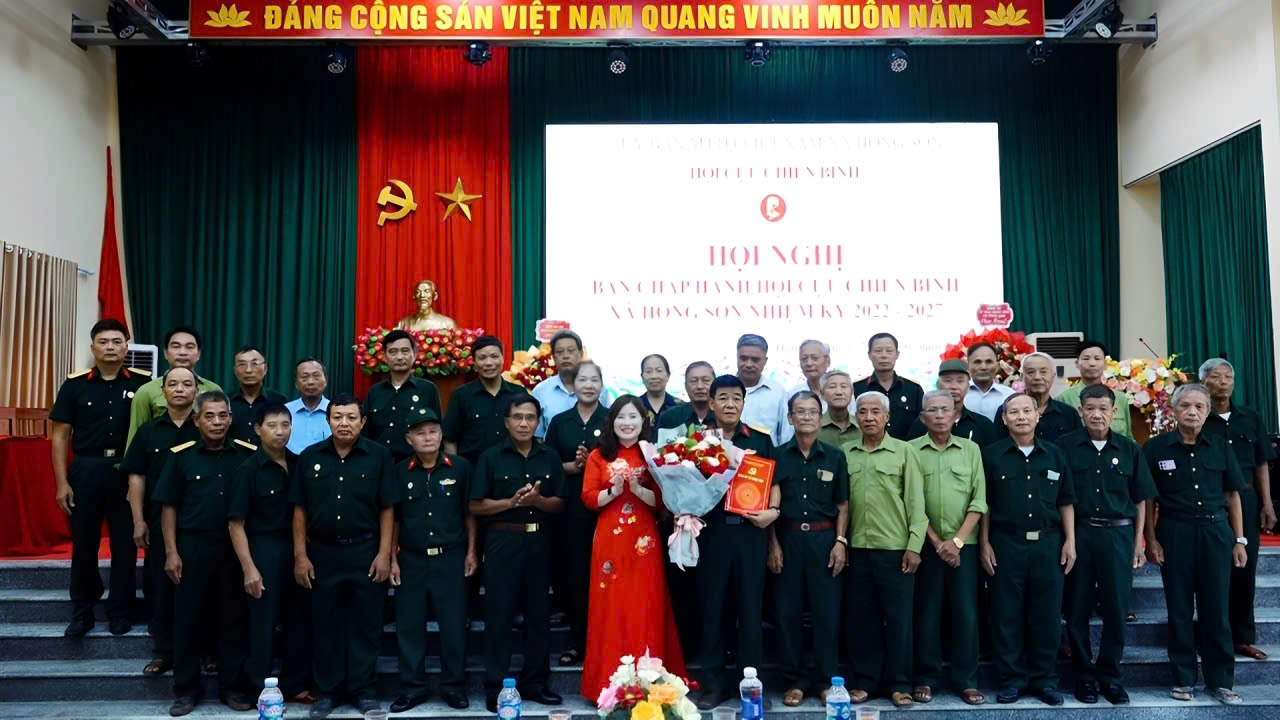 C:\Users\User\Desktop\HONG SON\T7\CT28.7\HN CCB\z6843539857002_477a1f339cc8a90759c19a5d3f4f2686.jpg
