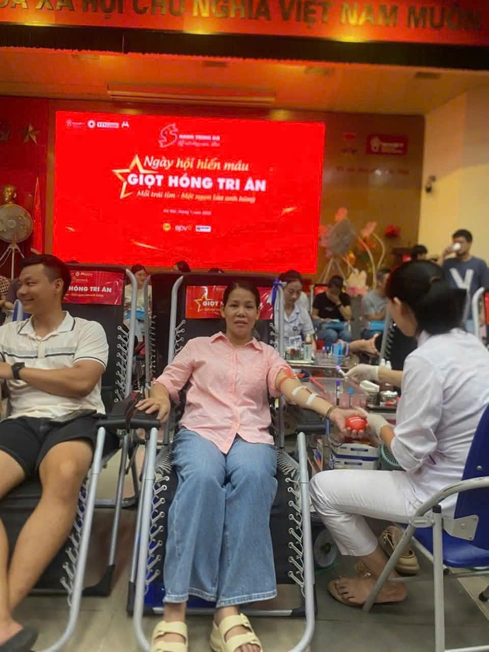 NGÀY HỘI HIẾN MÁU – GIỌT HỒNG TRI ÂN: MỘT TRÁI TIM, MỘT NGỌN LỬA ANH HÙNG- Ảnh 3.