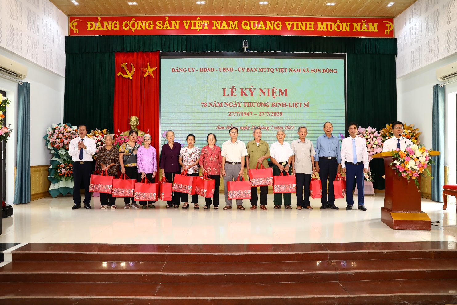 Xã Sơn Đồng tổ chức Lễ kỷ niệm 78 năm ngày Thương binh Liệt sĩ (27/7/1947 - 27/7/2025)- Ảnh 5.
