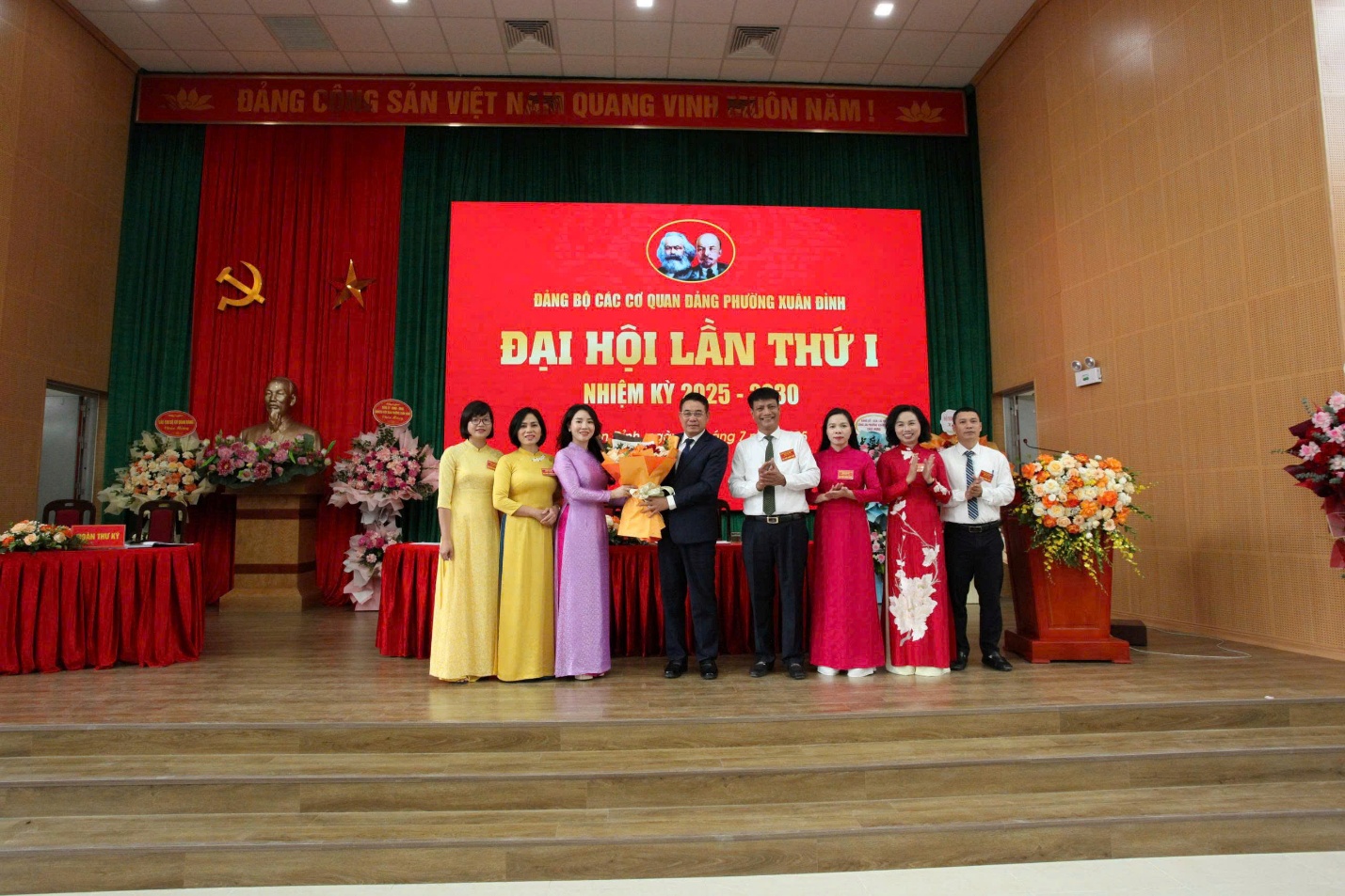 Tổ chức thành công Đại hội Đảng bộ các cơ quan Đảng phường Xuân Đỉnh lần thứ I, nhiệm kỳ 2025-2030- Ảnh 5.