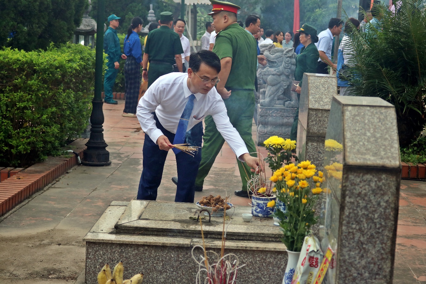 Xã Xuân Mai tổ chức Lễ dâng hương tưởng niệm các anh hùng liệt sĩ nhân dịp kỷ niệm 78 năm ngày Thương binh – Liệt sĩ- Ảnh 4.