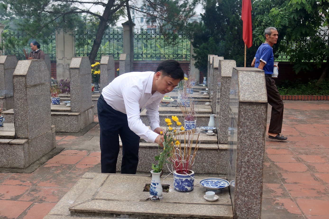 Xã Xuân Mai tổ chức Lễ dâng hương tưởng niệm các anh hùng liệt sĩ nhân dịp kỷ niệm 78 năm ngày Thương binh – Liệt sĩ- Ảnh 5.