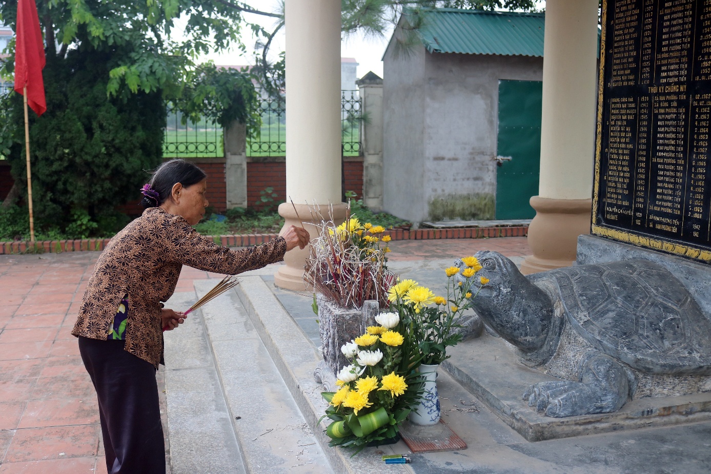 Xã Xuân Mai tổ chức Lễ dâng hương tưởng niệm các anh hùng liệt sĩ nhân dịp kỷ niệm 78 năm ngày Thương binh – Liệt sĩ- Ảnh 6.