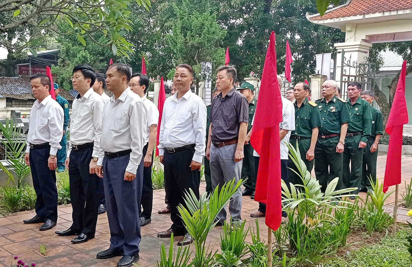Xã Xuân Mai tổ chức Lễ dâng hương tưởng niệm các anh hùng liệt sĩ nhân dịp kỷ niệm 78 năm ngày Thương binh – Liệt sĩ- Ảnh 8.
