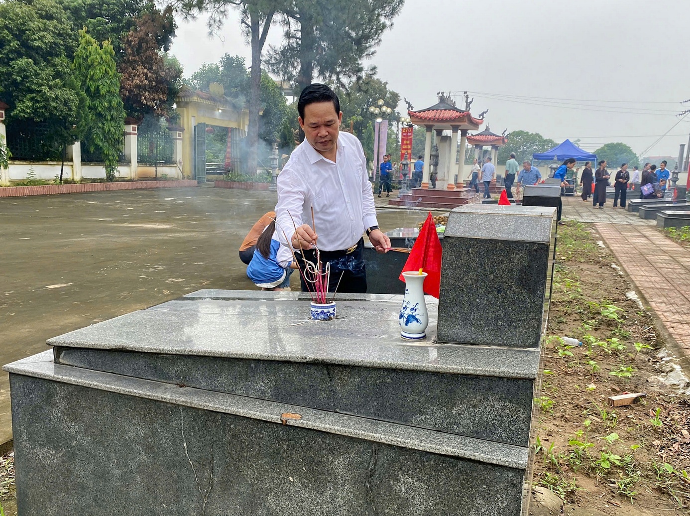Xã Xuân Mai tổ chức Lễ dâng hương tưởng niệm các anh hùng liệt sĩ nhân dịp kỷ niệm 78 năm ngày Thương binh – Liệt sĩ- Ảnh 12.
