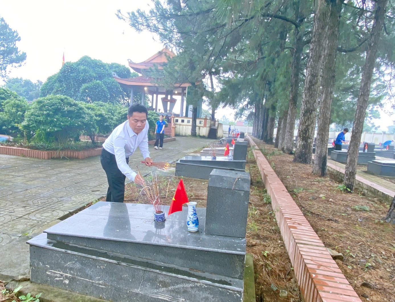 Xã Xuân Mai tổ chức Lễ dâng hương tưởng niệm các anh hùng liệt sĩ nhân dịp kỷ niệm 78 năm ngày Thương binh – Liệt sĩ- Ảnh 14.
