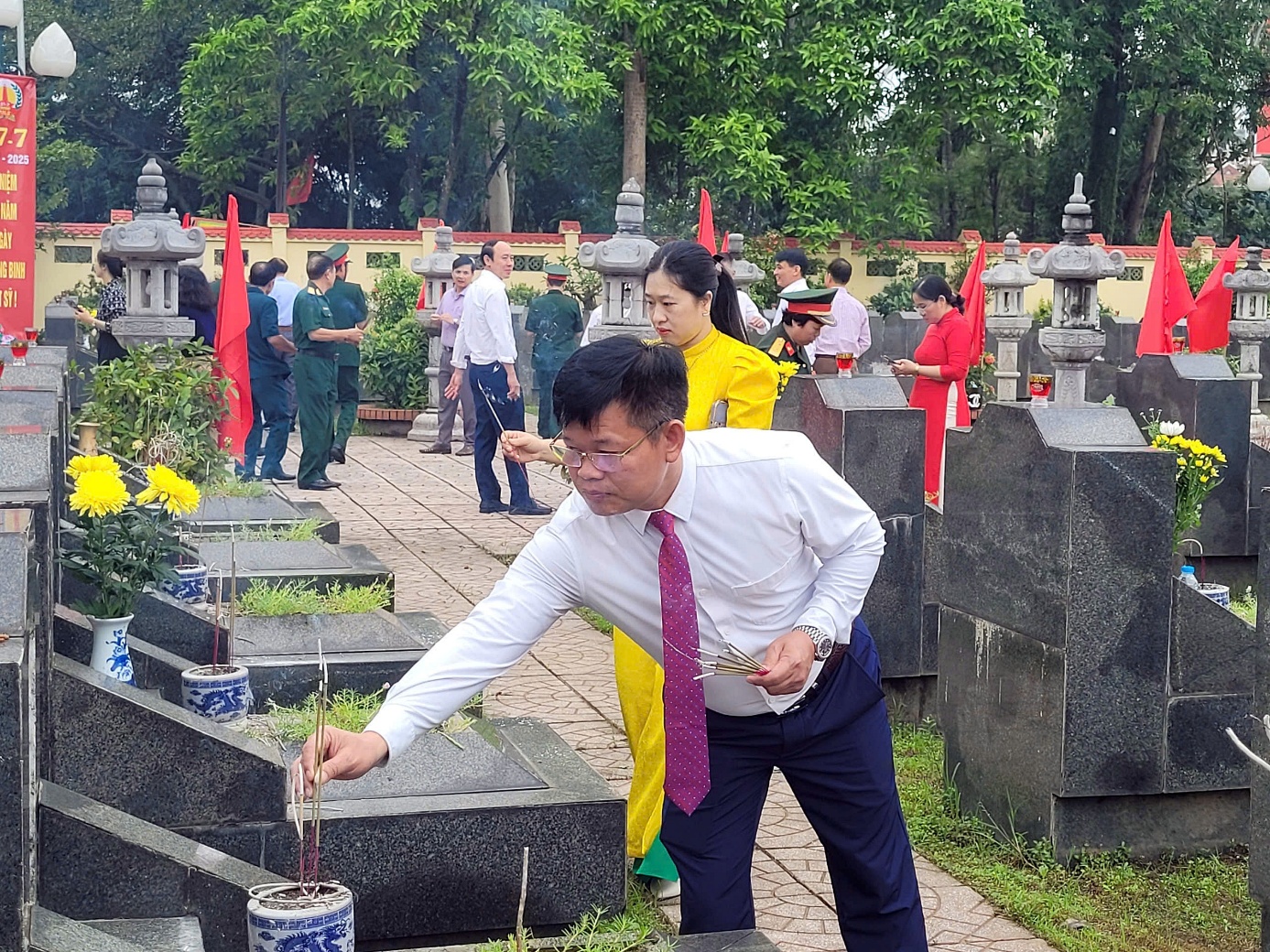 Xã Xuân Mai tổ chức Lễ dâng hương tưởng niệm các anh hùng liệt sĩ nhân dịp kỷ niệm 78 năm ngày Thương binh – Liệt sĩ- Ảnh 20.
