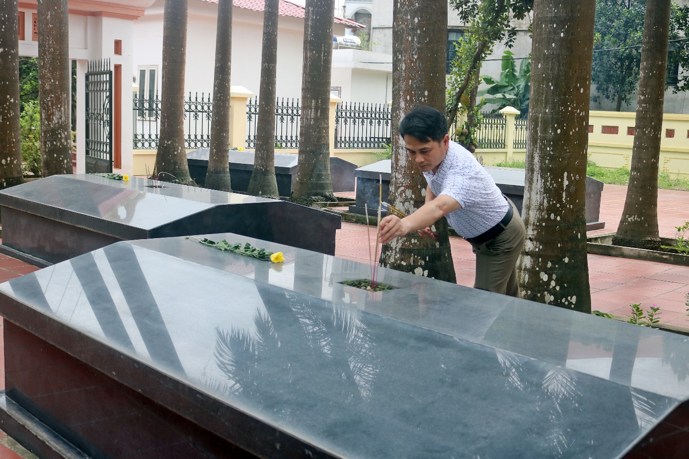 Xã Xuân Mai tổ chức Lễ dâng hương tưởng niệm các anh hùng liệt sĩ nhân dịp kỷ niệm 78 năm ngày Thương binh – Liệt sĩ- Ảnh 23.