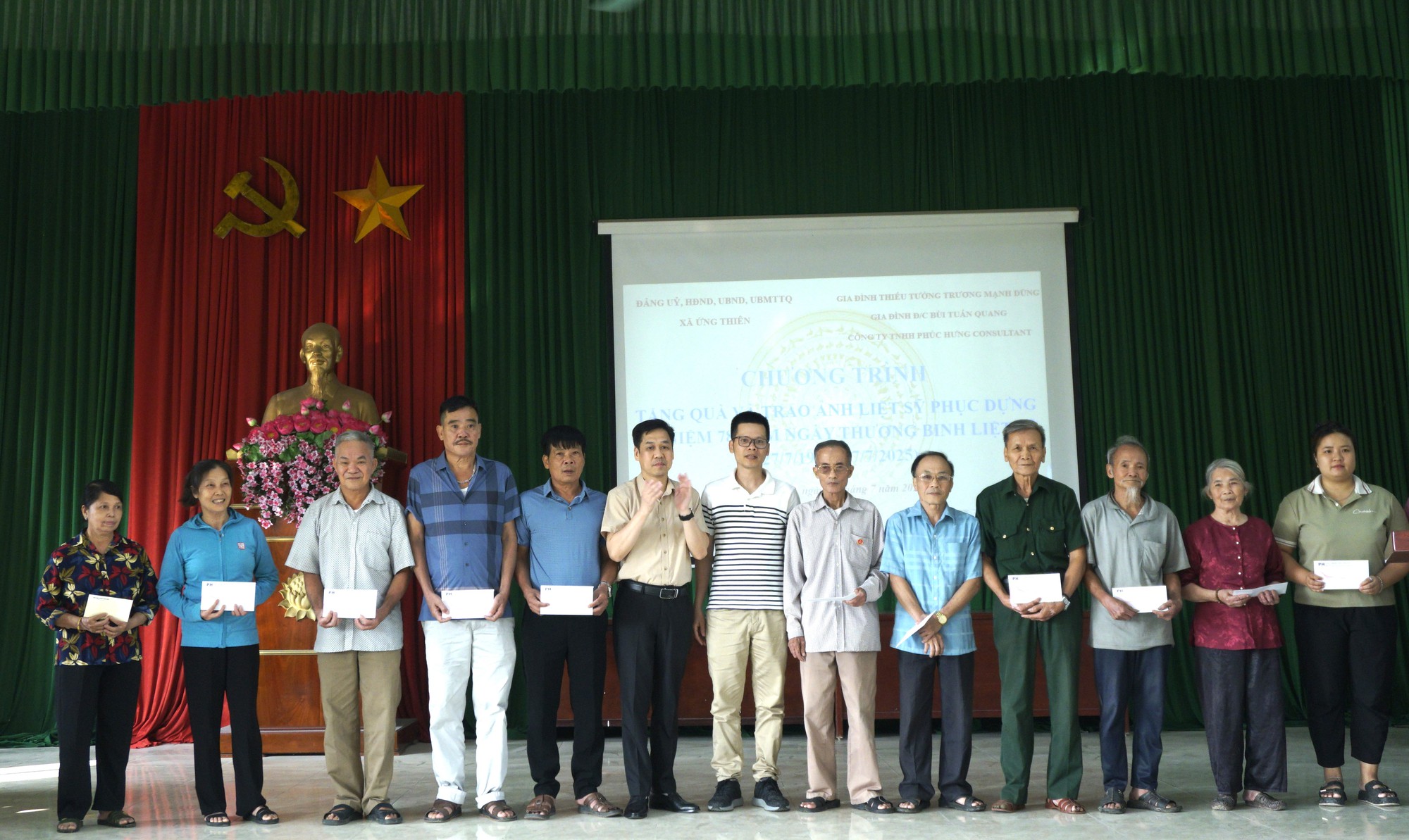 Chương trình tặng quà tri ân gia đình người có công nhân kỷ niệm 78 năm ngày thương binh liệt sĩ- Ảnh 2.