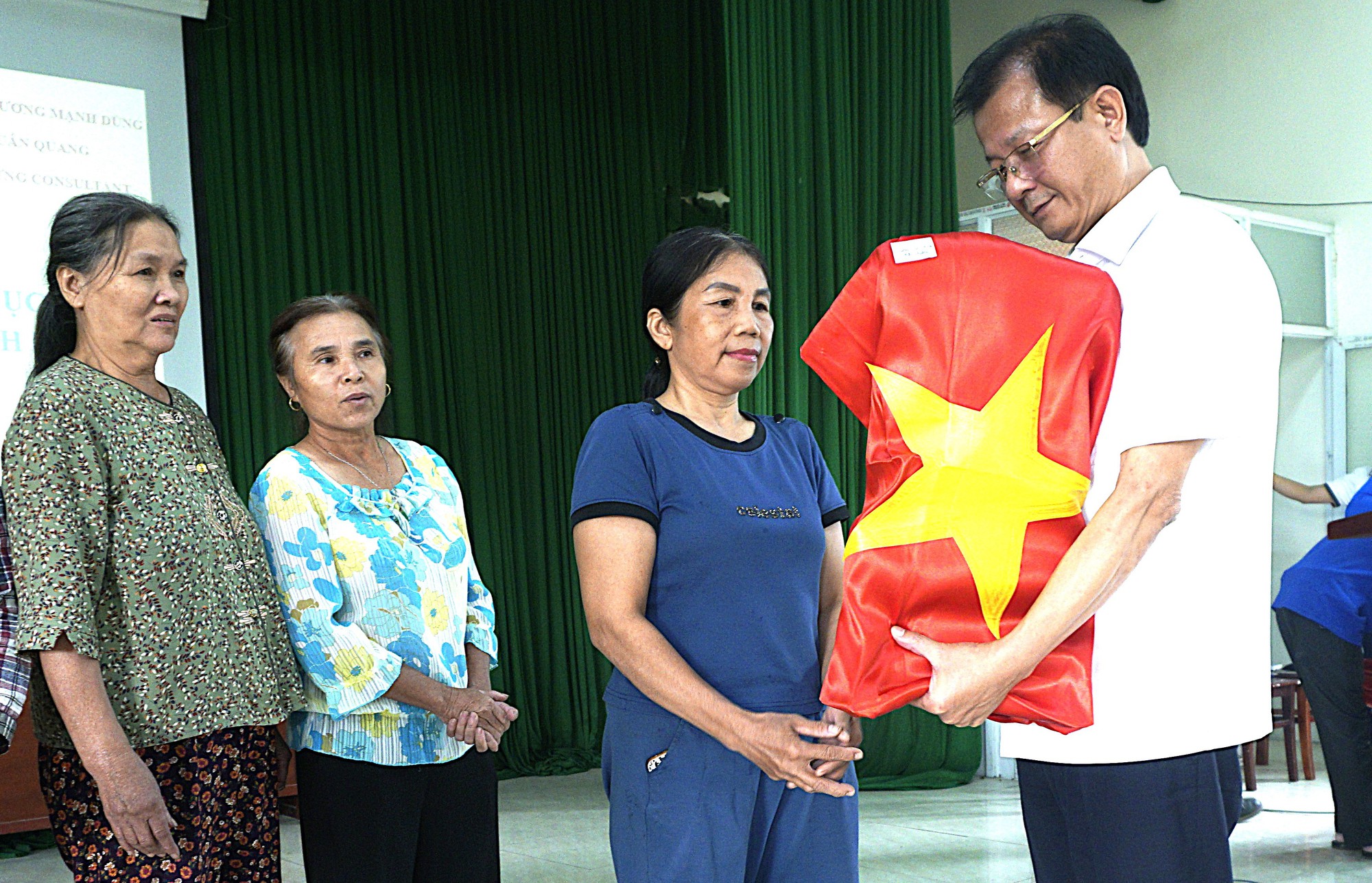 Chương trình tặng quà tri ân gia đình người có công nhân kỷ niệm 78 năm ngày thương binh liệt sĩ- Ảnh 3.