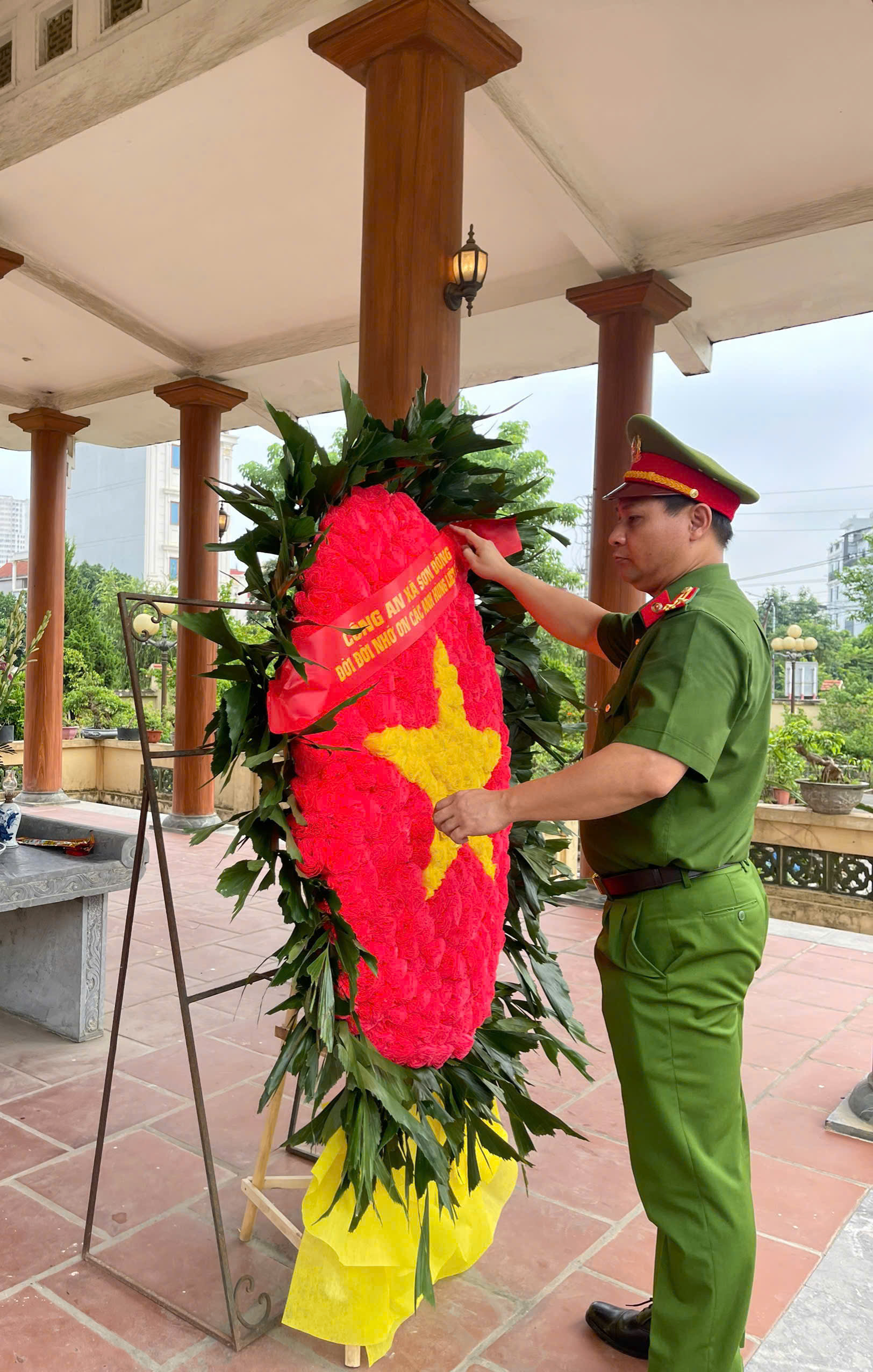 Công an xã Sơn Đồng tổ chức các hoạt động nhân kỷ niệm 78 năm ngày Thương binh Liệt sĩ- Ảnh 1.