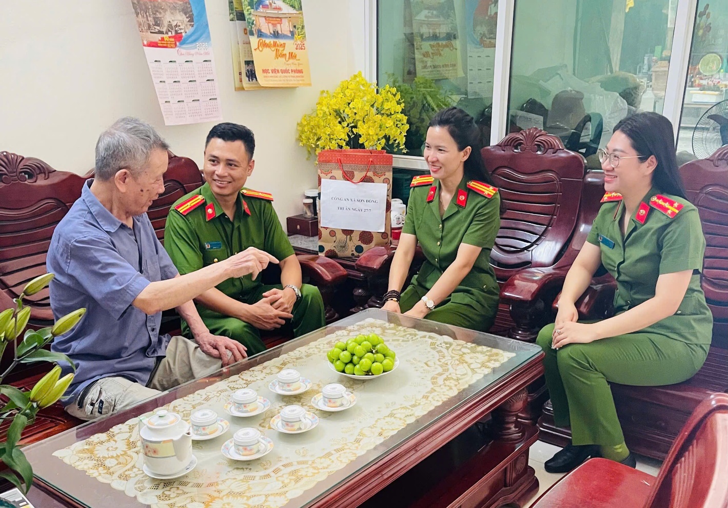 Công an xã Sơn Đồng tổ chức các hoạt động nhân kỷ niệm 78 năm ngày Thương binh Liệt sĩ- Ảnh 2.