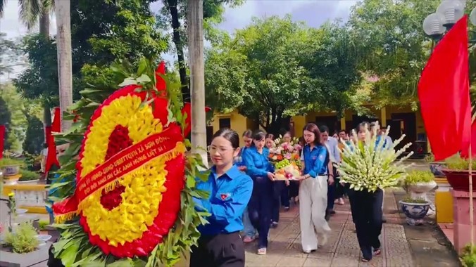 Đảng ủy, HĐND, UBND, UBMTTQ xã Sơn Đồng tổ chức lễ dâng hoa, viếng đài tưởng niệm nhân kỷ niệm 78 năm ngày Thương binh Liệt sỹ- Ảnh 17.