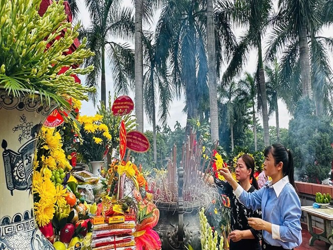 Đảng ủy, HĐND, UBND, UBMTTQ xã Sơn Đồng tổ chức lễ dâng hoa, viếng đài tưởng niệm nhân kỷ niệm 78 năm ngày Thương binh Liệt sỹ- Ảnh 19.