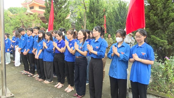 Đảng ủy, HĐND, UBND, UBMTTQ xã Sơn Đồng tổ chức lễ dâng hoa, viếng đài tưởng niệm nhân kỷ niệm 78 năm ngày Thương binh Liệt sỹ- Ảnh 20.