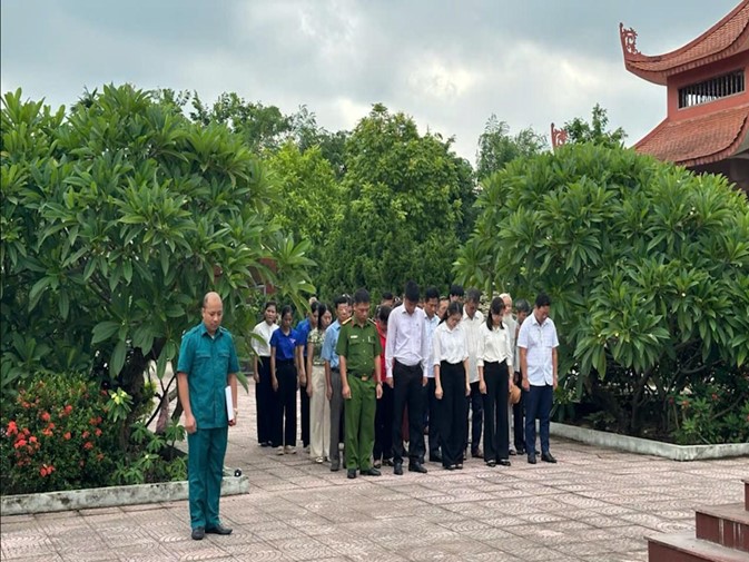 Đảng ủy, HĐND, UBND, UBMTTQ xã Sơn Đồng tổ chức lễ dâng hoa, viếng đài tưởng niệm nhân kỷ niệm 78 năm ngày Thương binh Liệt sỹ- Ảnh 21.