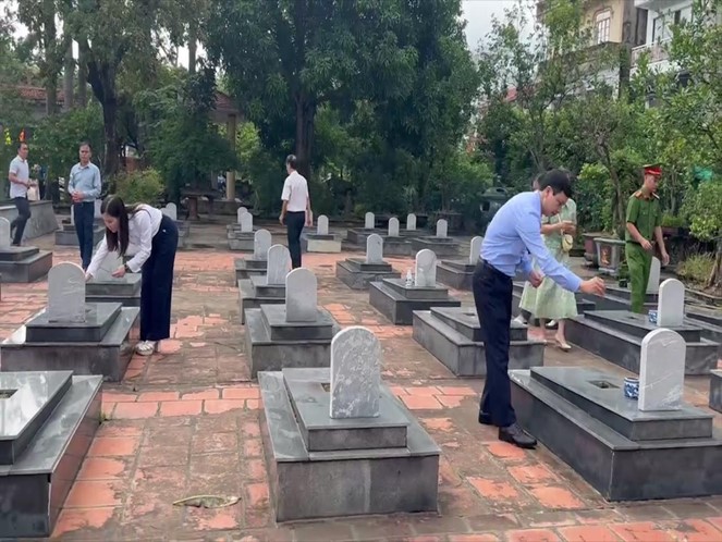 Đảng ủy, HĐND, UBND, UBMTTQ xã Sơn Đồng tổ chức lễ dâng hoa, viếng đài tưởng niệm nhân kỷ niệm 78 năm ngày Thương binh Liệt sỹ- Ảnh 25.