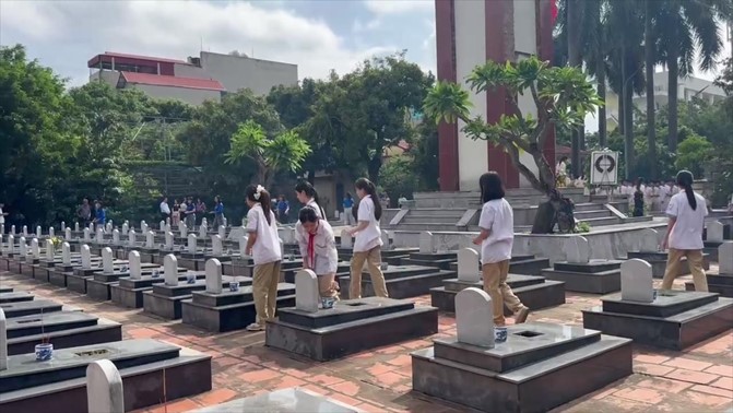 Đảng ủy, HĐND, UBND, UBMTTQ xã Sơn Đồng tổ chức lễ dâng hoa, viếng đài tưởng niệm nhân kỷ niệm 78 năm ngày Thương binh Liệt sỹ- Ảnh 30.