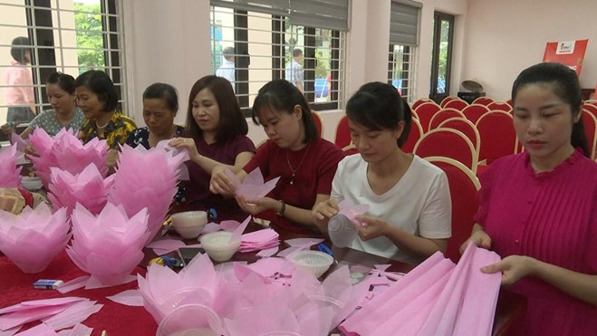 Trường Tiểu học Lại Yên hoàn thành 1.000 Đèn hoa đăng tri ân các anh hùng Liệt sĩ- Ảnh 3.