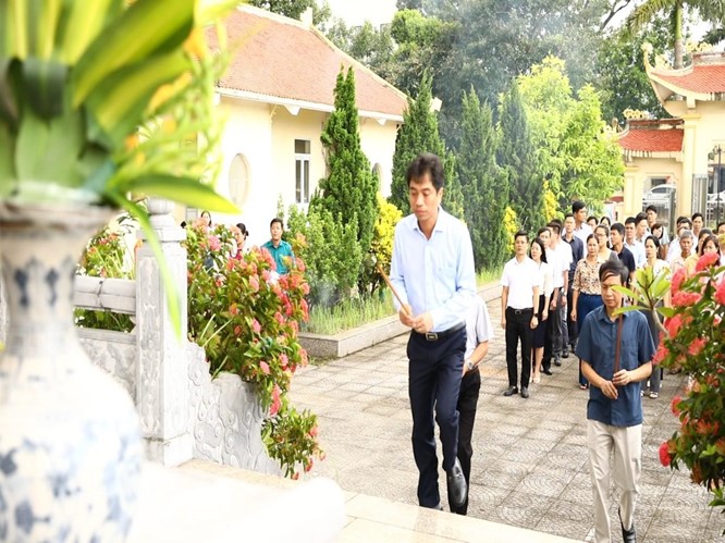 Đảng ủy, HĐND, UBND, UBMTTQ xã Sơn Đồng tổ chức lễ dâng hoa, viếng đài tưởng niệm nhân kỷ niệm 78 năm ngày Thương binh Liệt sỹ- Ảnh 12.