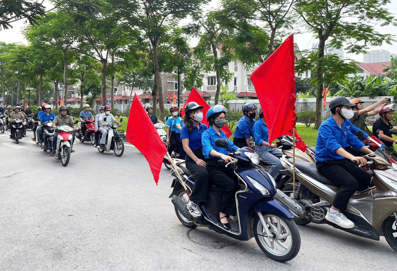 Phường Dương Nội ra quân kiểm tra, xử lý vi phạm về trật tự an toàn giao thông, trật tự đô thị, trật tự công cộng và vệ sinh môi trường - Ảnh 5.