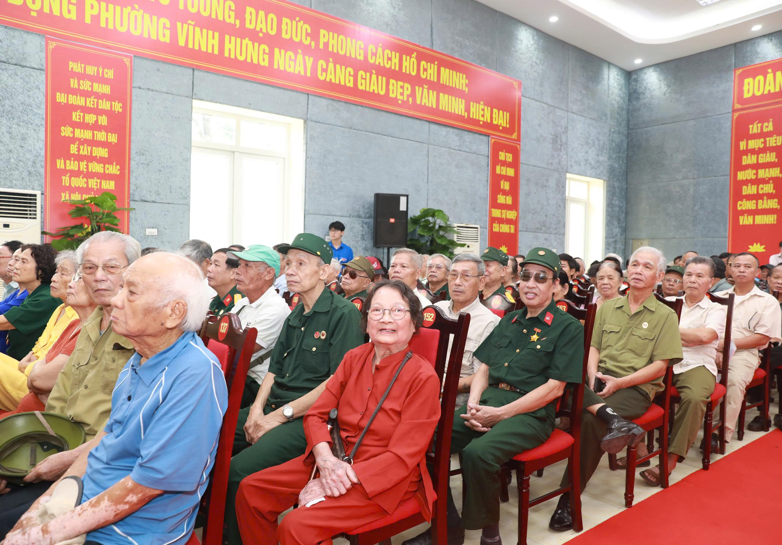 Phường Vĩnh Hưng gặp mặt, tri ân các thương binh, bệnh binh, thân nhân liệt sĩ và người có công với cách mạng trên địa bàn- Ảnh 11.
