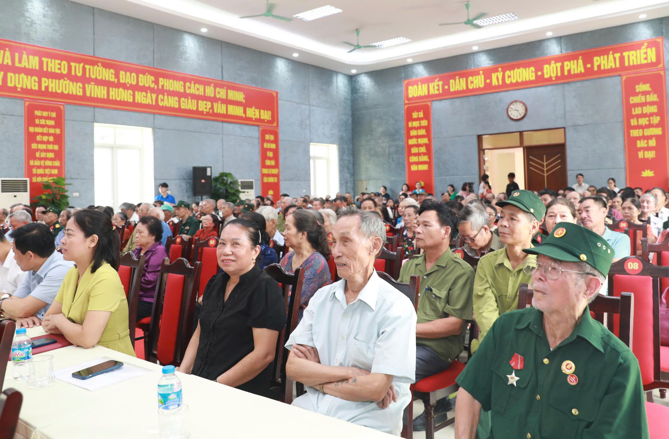 Phường Vĩnh Hưng gặp mặt, tri ân các thương binh, bệnh binh, thân nhân liệt sĩ và người có công với cách mạng trên địa bàn- Ảnh 10.