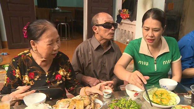 Bữa cơm sum vầy của tuổi trẻ Hát Môn tri ân thế hệ đi trước- Ảnh 3.