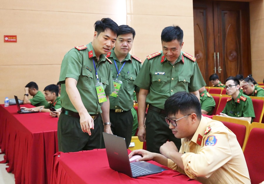 Công an thành phố Hà Nội:Cấp bách chuyển đổi số để thực hiện mô hình 2 cấp- Ảnh 1.