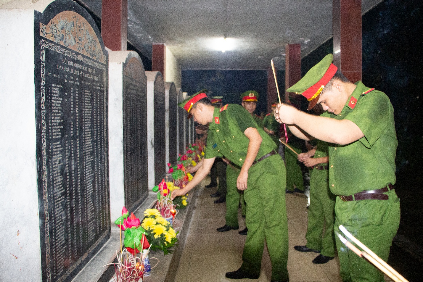 Chương Mỹ thắp nến tri ân các anh hùng Liệt sỹ nhân dịp kỷ niệm 78 năm Ngày Thương binh -  Liệt sĩ  (27/7/1947 – 277/2025)- Ảnh 8.