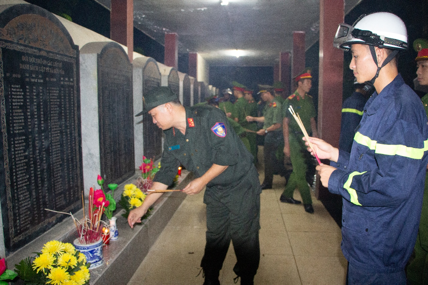 Chương Mỹ thắp nến tri ân các anh hùng Liệt sỹ nhân dịp kỷ niệm 78 năm Ngày Thương binh -  Liệt sĩ  (27/7/1947 – 277/2025)- Ảnh 9.
