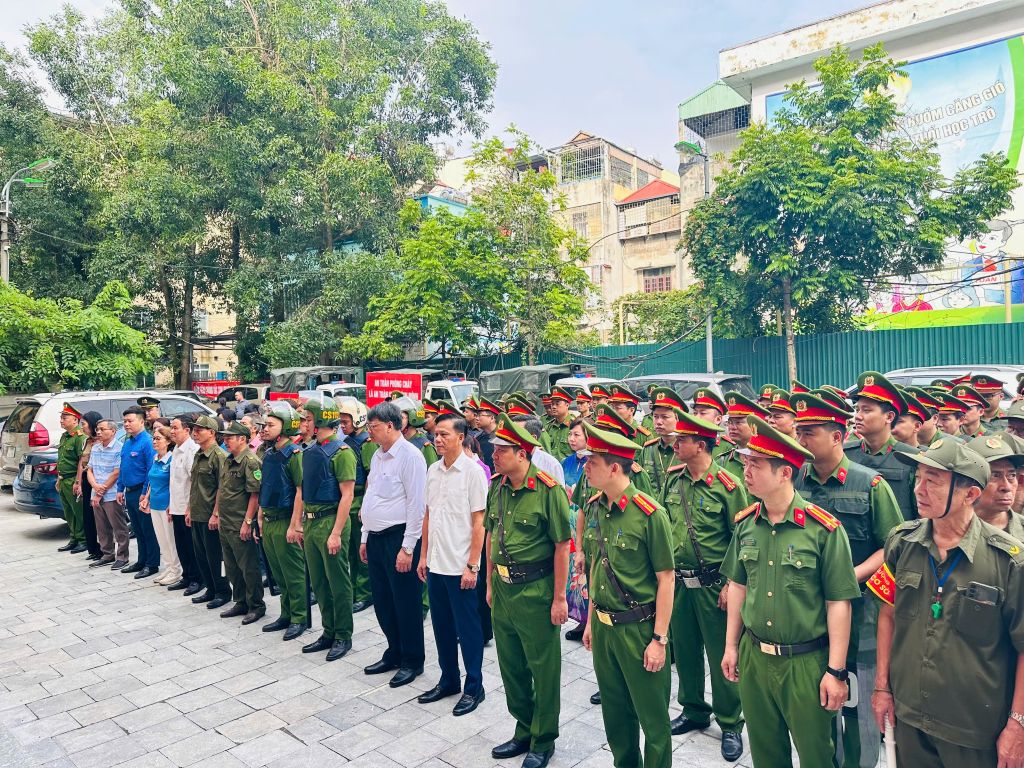 PHƯỜNG PHƯƠNG LIỆT RA QUÂN CAO ĐIỂM AN NINH TRẬT TỰ, VỆ SINH MÔI TRƯỜNG CHÀO MỪNG CÁC NGÀY LỄ LỚN- Ảnh 1.