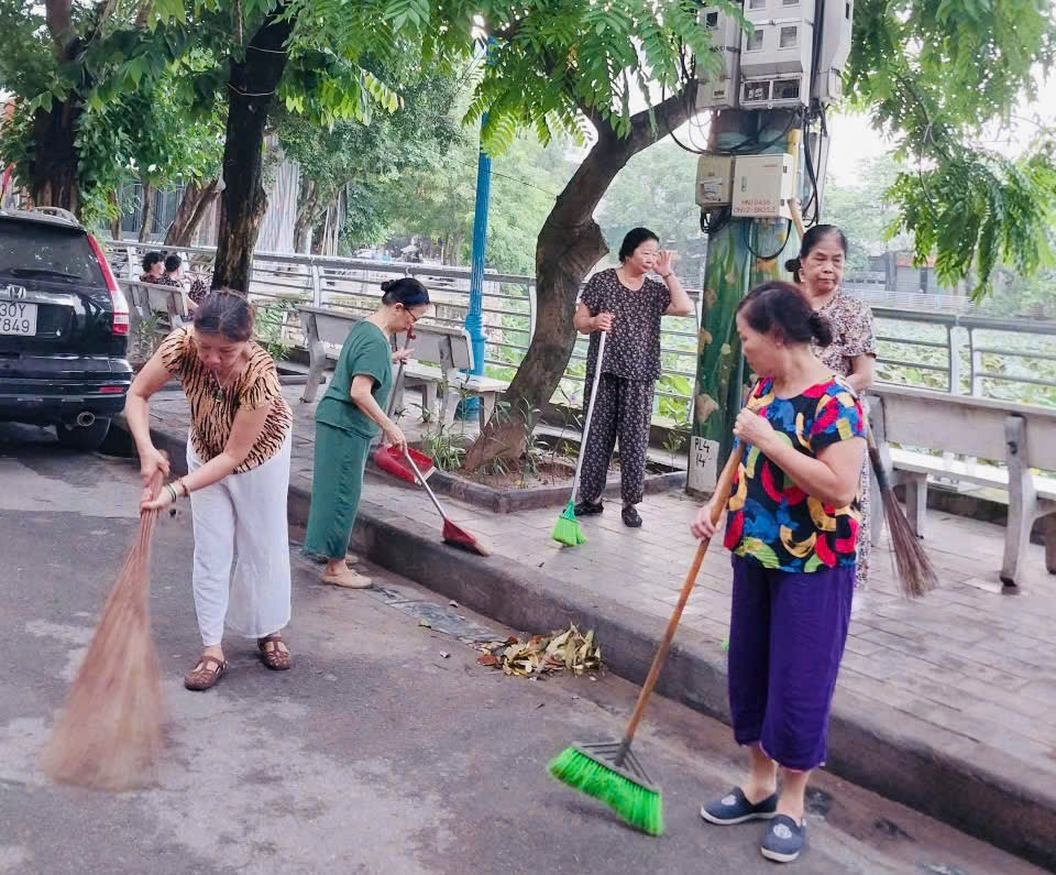 PHƯỜNG PHƯƠNG LIỆT RA QUÂN CAO ĐIỂM AN NINH TRẬT TỰ, VỆ SINH MÔI TRƯỜNG CHÀO MỪNG CÁC NGÀY LỄ LỚN- Ảnh 3.