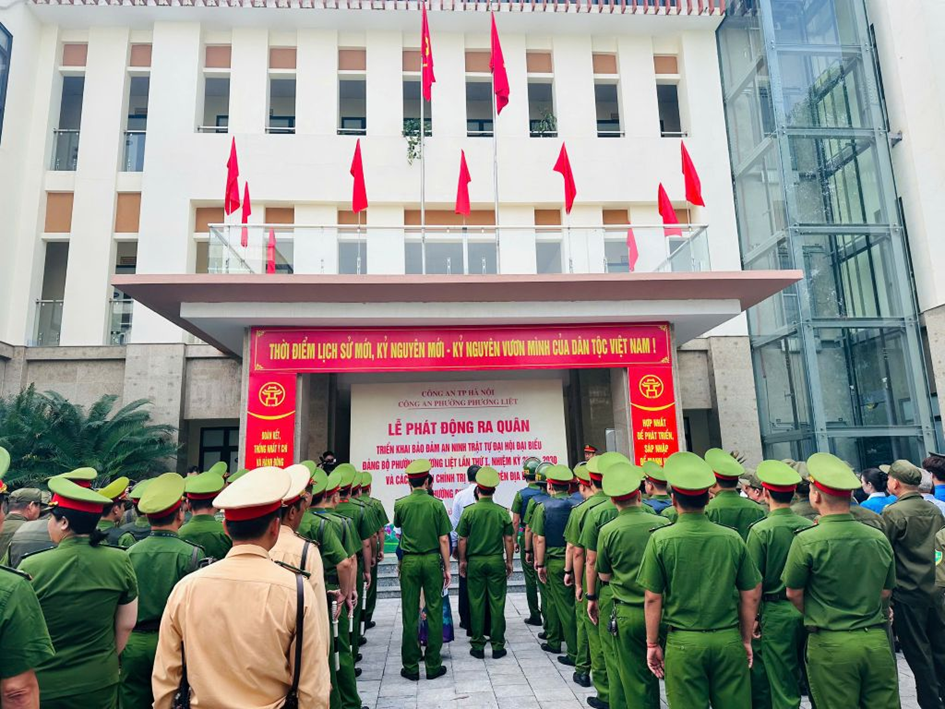 PHƯỜNG PHƯƠNG LIỆT RA QUÂN CAO ĐIỂM AN NINH TRẬT TỰ, VỆ SINH MÔI TRƯỜNG CHÀO MỪNG CÁC NGÀY LỄ LỚN- Ảnh 9.