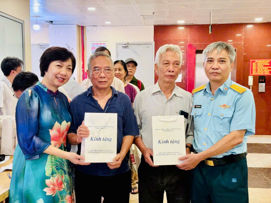 PHƯỜNG PHƯƠNG LIỆT TỔ CHỨC KHÁM, CẤP PHÁT THUỐC MIỄN PHÍ CHO NGƯỜI CÓ CÔNG VỚI CÁCH MẠNG NHÂN DỊP KỶ NIỆM 78 NĂM NGÀY THƯƠNG BINH LIỆT SĨ (27/7/1947-27/7/2025)- Ảnh 1.