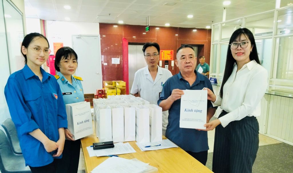 PHƯỜNG PHƯƠNG LIỆT TỔ CHỨC KHÁM, CẤP PHÁT THUỐC MIỄN PHÍ CHO NGƯỜI CÓ CÔNG VỚI CÁCH MẠNG NHÂN DỊP KỶ NIỆM 78 NĂM NGÀY THƯƠNG BINH LIỆT SĨ (27/7/1947-27/7/2025)- Ảnh 4.