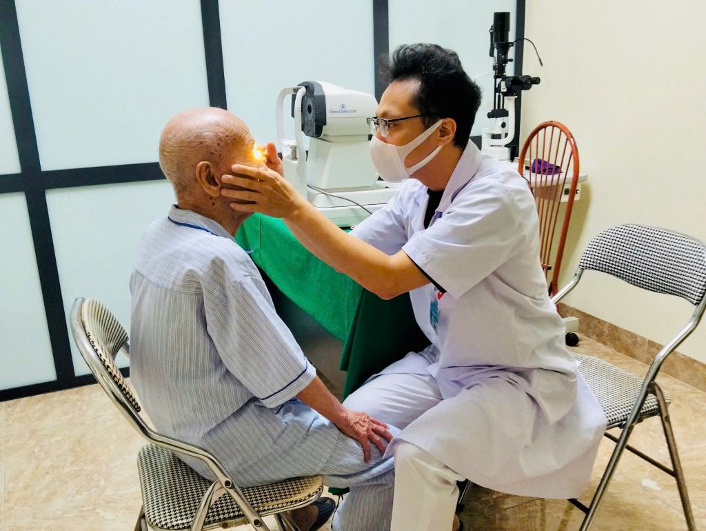 PHƯỜNG PHƯƠNG LIỆT TỔ CHỨC KHÁM, CẤP PHÁT THUỐC MIỄN PHÍ CHO NGƯỜI CÓ CÔNG VỚI CÁCH MẠNG NHÂN DỊP KỶ NIỆM 78 NĂM NGÀY THƯƠNG BINH LIỆT SĨ (27/7/1947-27/7/2025)- Ảnh 5.