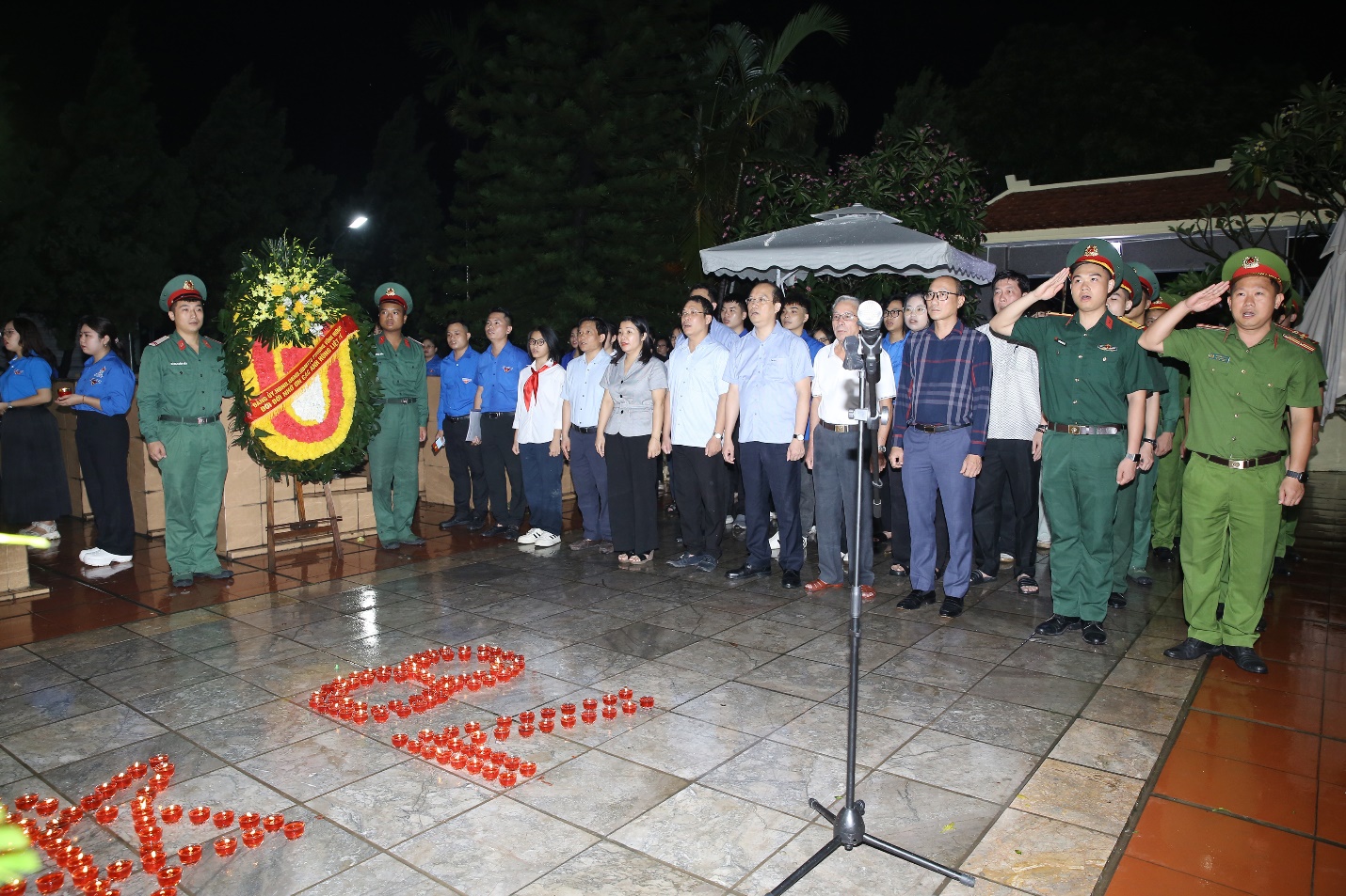 Thắp nến tri ân của Tuổi trẻ phường Vĩnh Hưng, Thành phố Hà Nội- Ảnh 1.