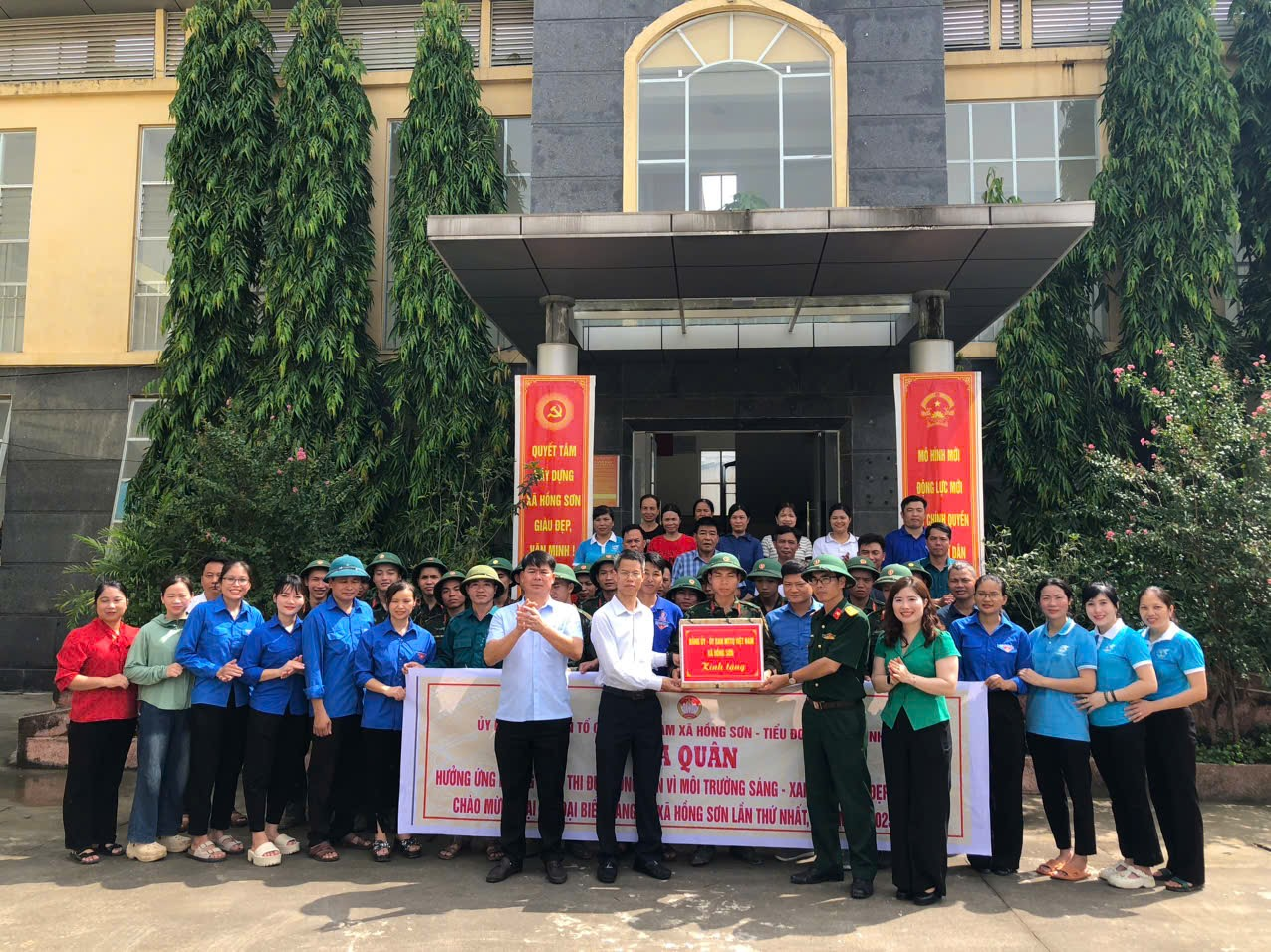 Ủy ban MTTQ xã Hồng Sơn nhiều hoạt động ý nghĩa 78 năm ngày Thương binh Liệt sỹ và chào mừng Đại hội Đảng bộ xã Hồng Sơn lần thứ Nhất, nhiệm kỳ 2025 - 2030.- Ảnh 7.