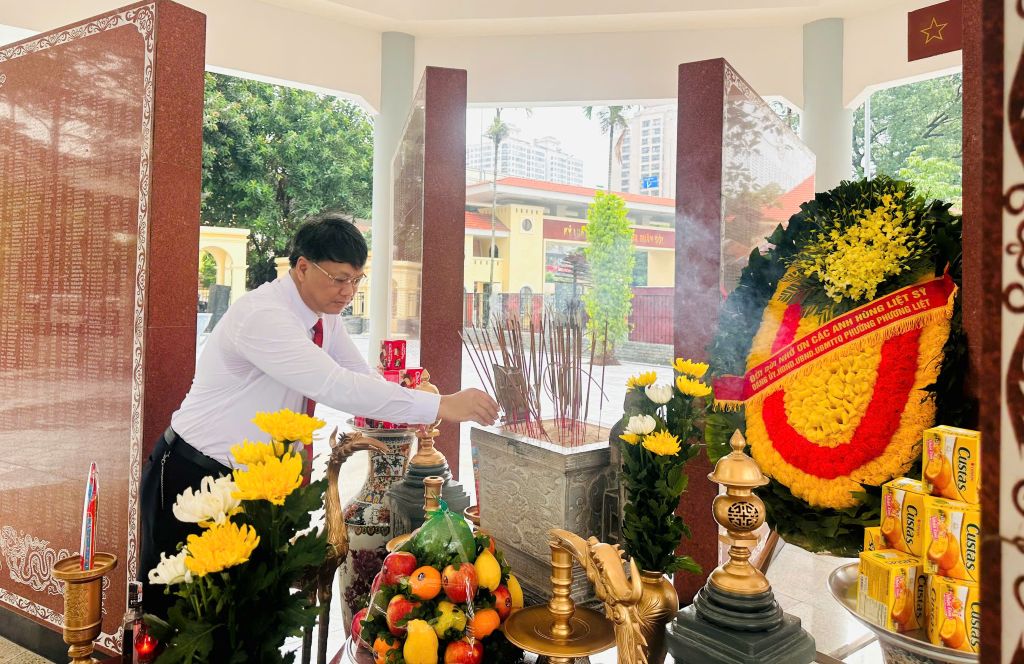 Chùm ảnh: phường Phương Liệt tổ chức các hoạt động kỷ niệm 78 năm Ngày Thương binh - Liệt sĩ (27/7/1947-27/7/2025)- Ảnh 2.