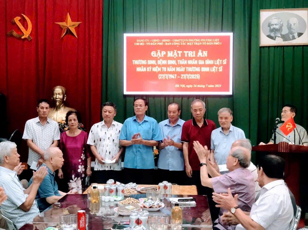 Chùm ảnh: phường Phương Liệt tổ chức các hoạt động kỷ niệm 78 năm Ngày Thương binh - Liệt sĩ (27/7/1947-27/7/2025)- Ảnh 12.