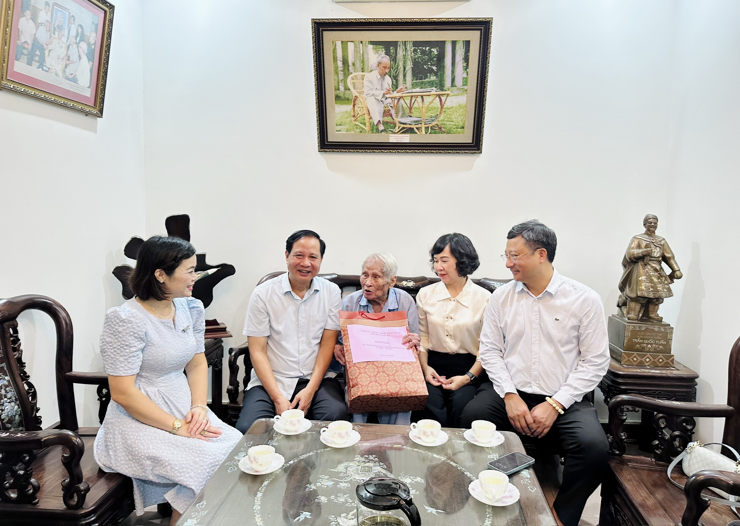 Phường Ngọc Hà: Phát huy sức mạnh tổng thể trong công tác đền ơn đáp nghĩa- Ảnh 15.