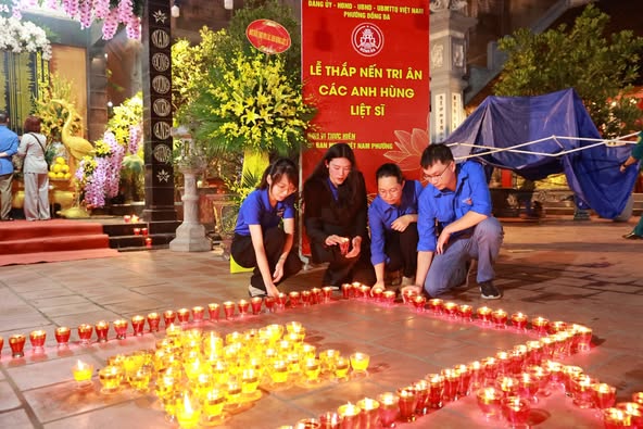 Tuổi trẻ phường Đống Đa thắp nến tri ân các Anh hùng liệt sĩ- Ảnh 8.