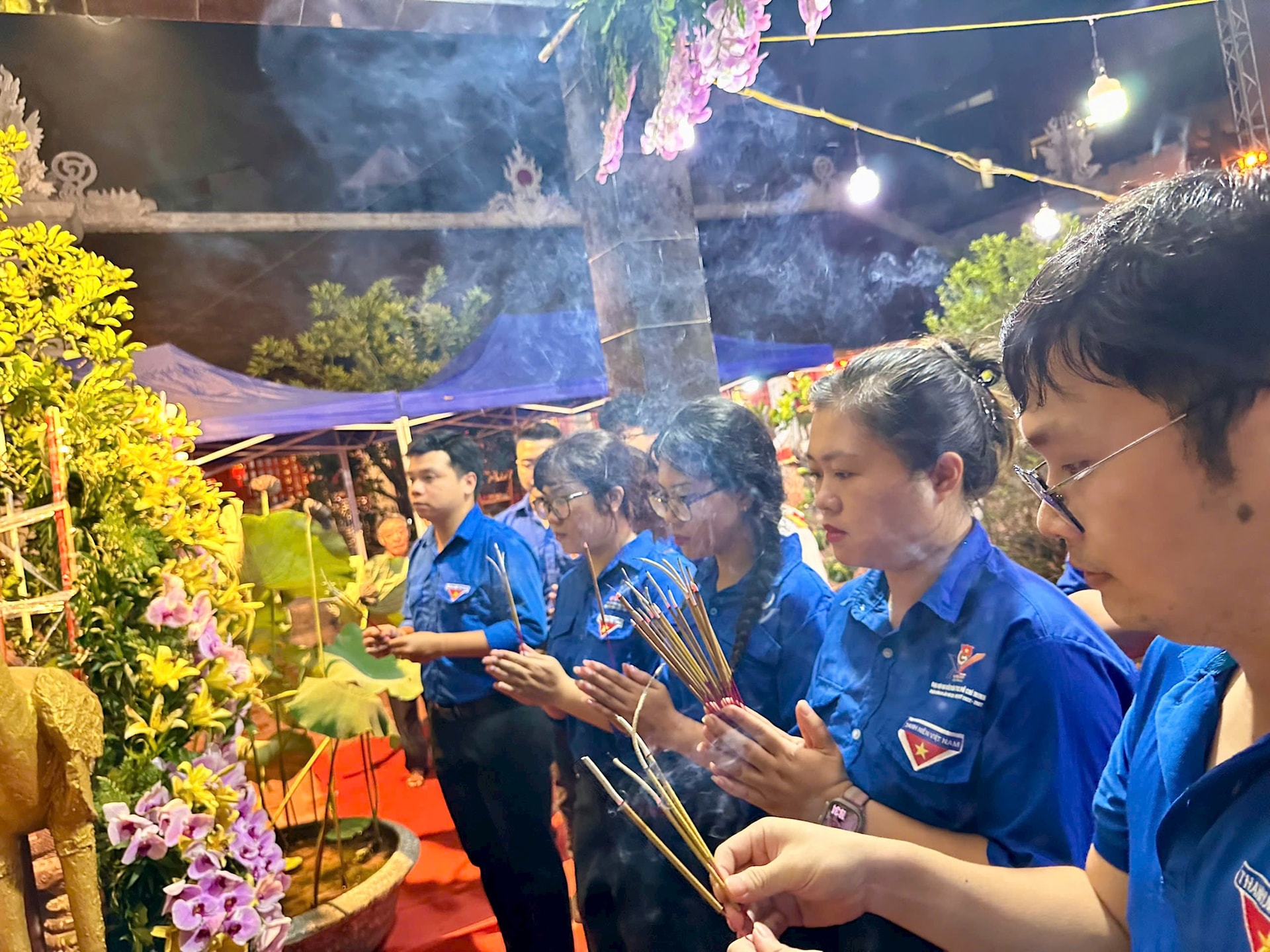 Phường Đống Đa thắp nến tri ân các Anh hùng liệt sĩ- Ảnh 4.