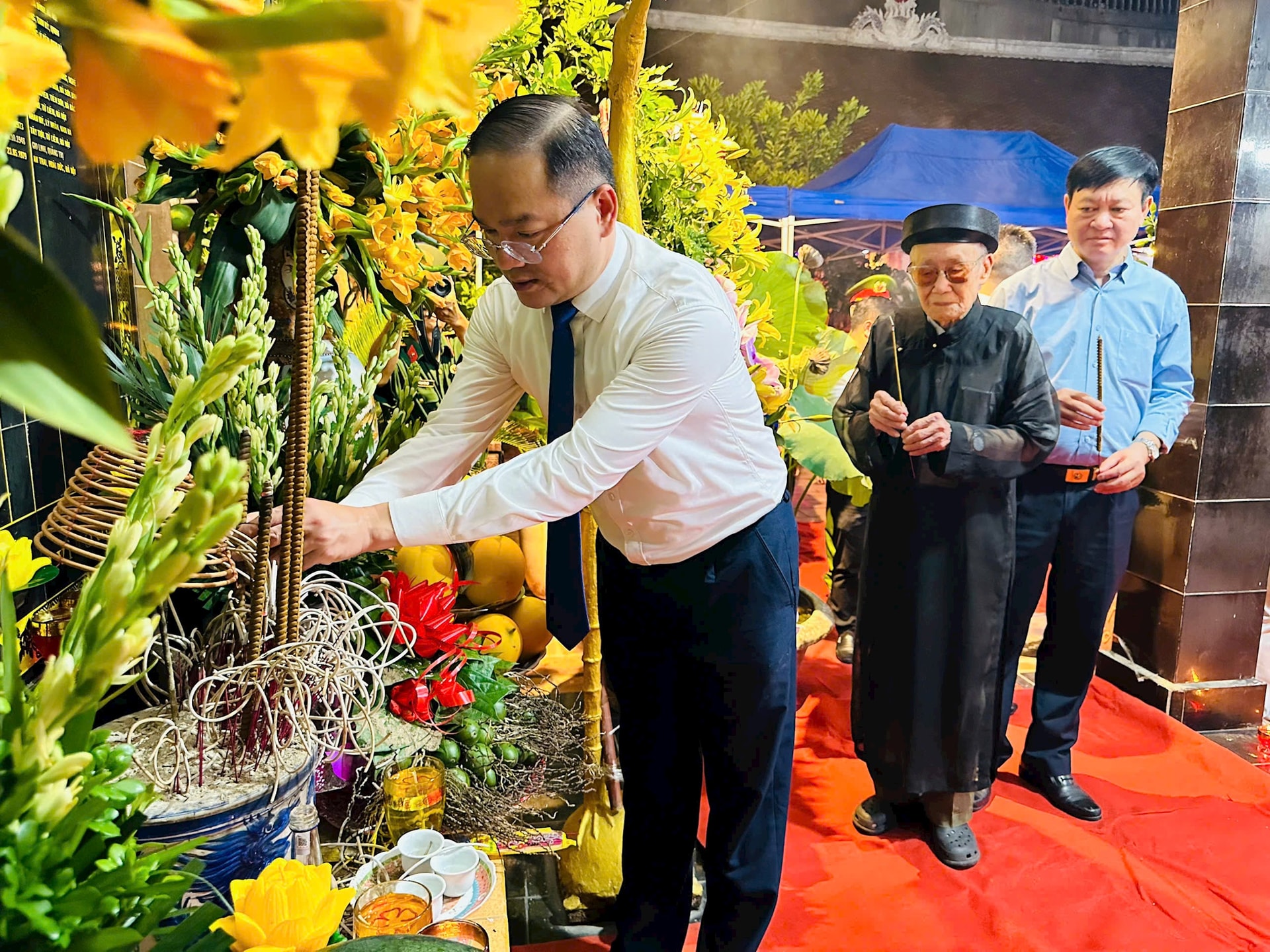 Phường Đống Đa thắp nến tri ân các Anh hùng liệt sĩ- Ảnh 2.