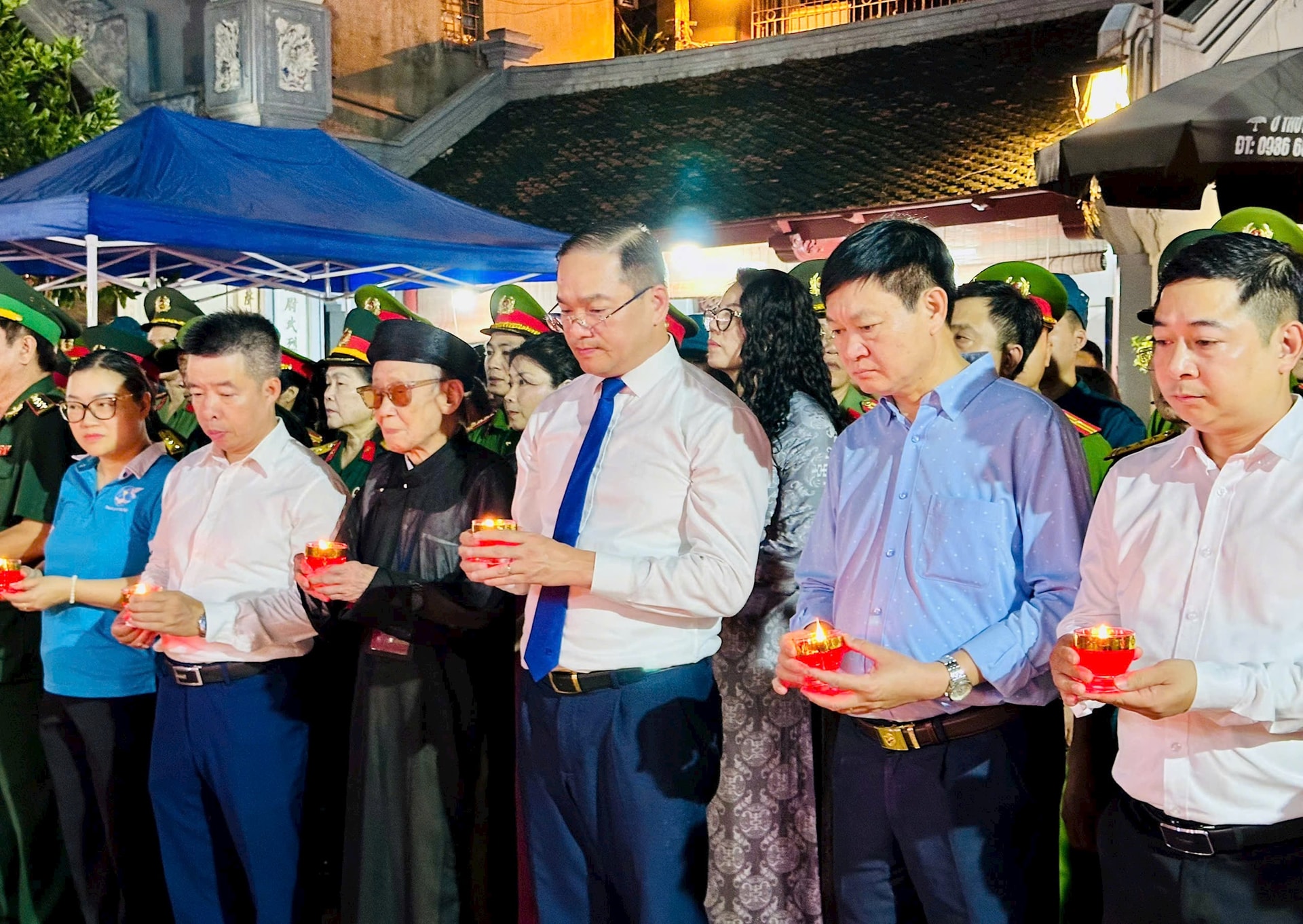 Phường Đống Đa thắp nến tri ân các Anh hùng liệt sĩ- Ảnh 1.